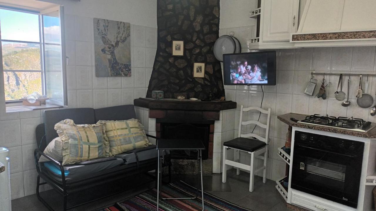 Geres Do Alibaba Villa Ruivaes ภายนอก รูปภาพ